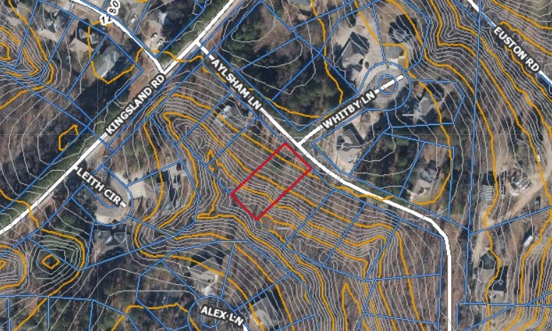 Wooded lot convenient to Hwy 71.