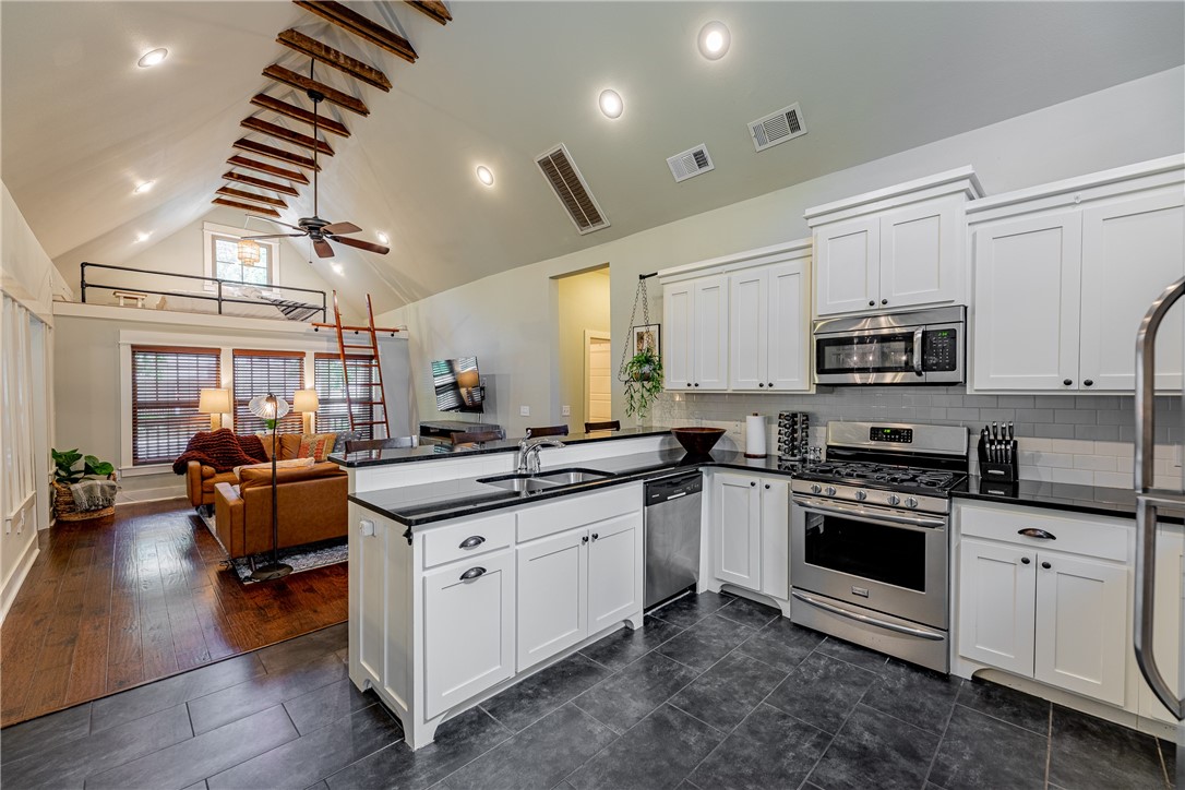 McGaugheys Orchard Add Rogers - Residential