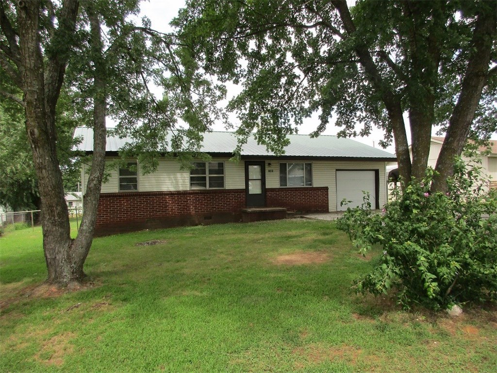 Good 3 bedroom house in Huntsville. Large back yard, good location.  Close to Library and Senior Center.