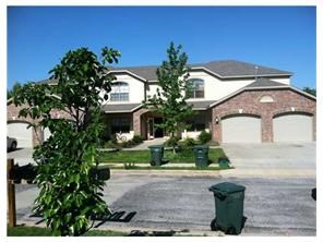 Great 3 bed/2 bath 1 car garage condos in the middle of Fayetteville. Open living room with eat in kitchen, breakfast bar, pantry, & tile showers. Wood in living room, complete with fireplace. Call listing agent for more info about the WINTER SPECIAL!