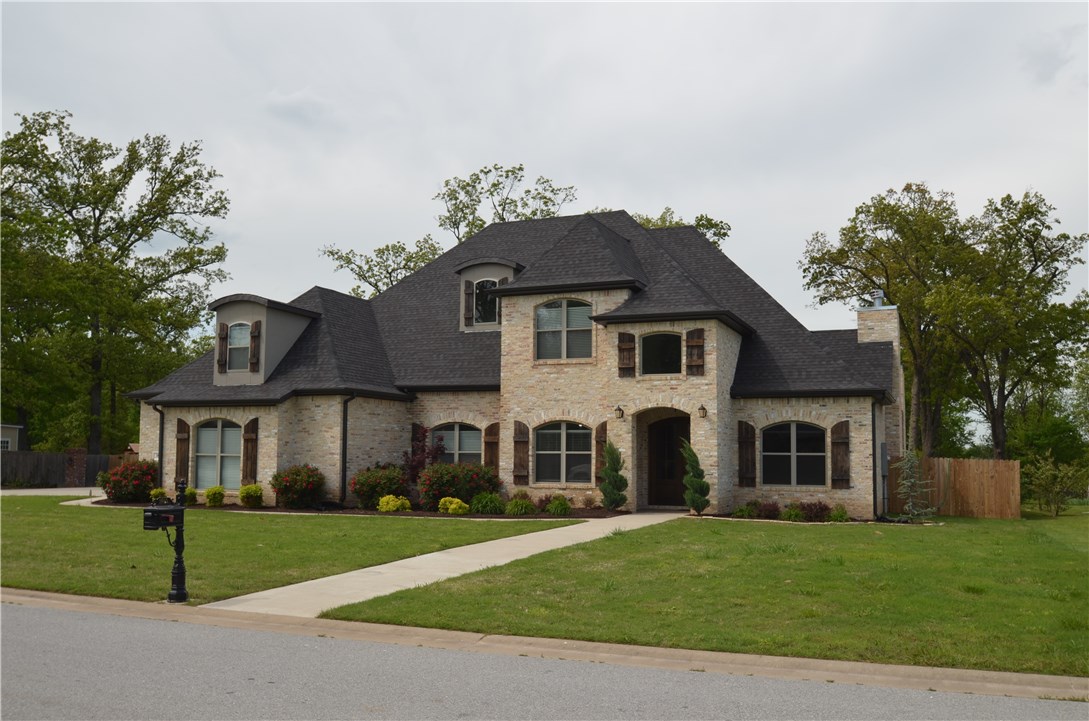 Immaculate custom built home on 1 acre, professional landscaping & mature trees backing up to a farm for privacy! No shortcuts on this 5 bedroom, 4 full bath home; hand scraped hardwood & ceramic tile flooring throughout. The kitchen boasts the finest appliances Fisher & Paykel has to offer. Large master, gorgeous master bath with claw foot tub, walk-in shower, and a massive walk-in-closet. You will spend most of your time enjoying the new pool and covered patio with fireplace, grill, and TV.