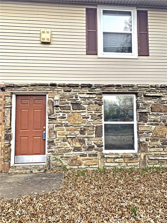 This cute apartment is part of a four-plex that is conveniently located close to shopping, restaurants, and I-49 access! Comes with all appliances in unit, including washer/dryer, and lawn care is also included!