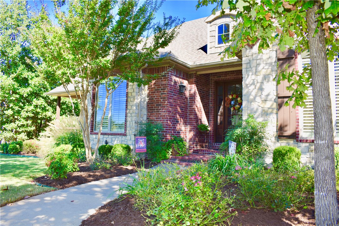 Gorgeous home on a stunning tree studded lot in West Haven...Hand scrapped wood floors, cedar beams, floor to ceiling windows, with an all open floor plan with most if the square footage on one level.  Split floor plan with a fantastic bonus room upstairs.  Unbelievable private lot with a covered patio and fire pit...  Truly a Must See!!!