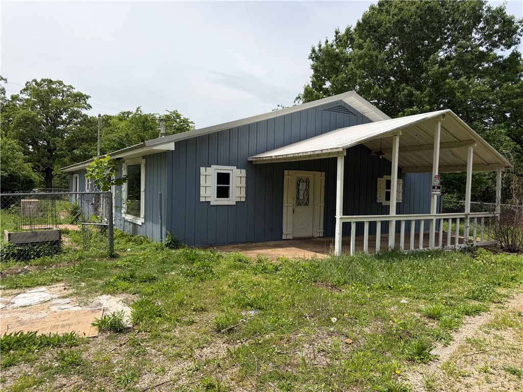 Close to Spring River Access! Check out this cute home that is sitting on over an acre of land! Minutes from the historic town of Hardy Arkansasand minutes to the famous Spring River. You will love the privacy, spacious rooms and country feel! Call today to schedule a look! Buyer to verify all information on property.