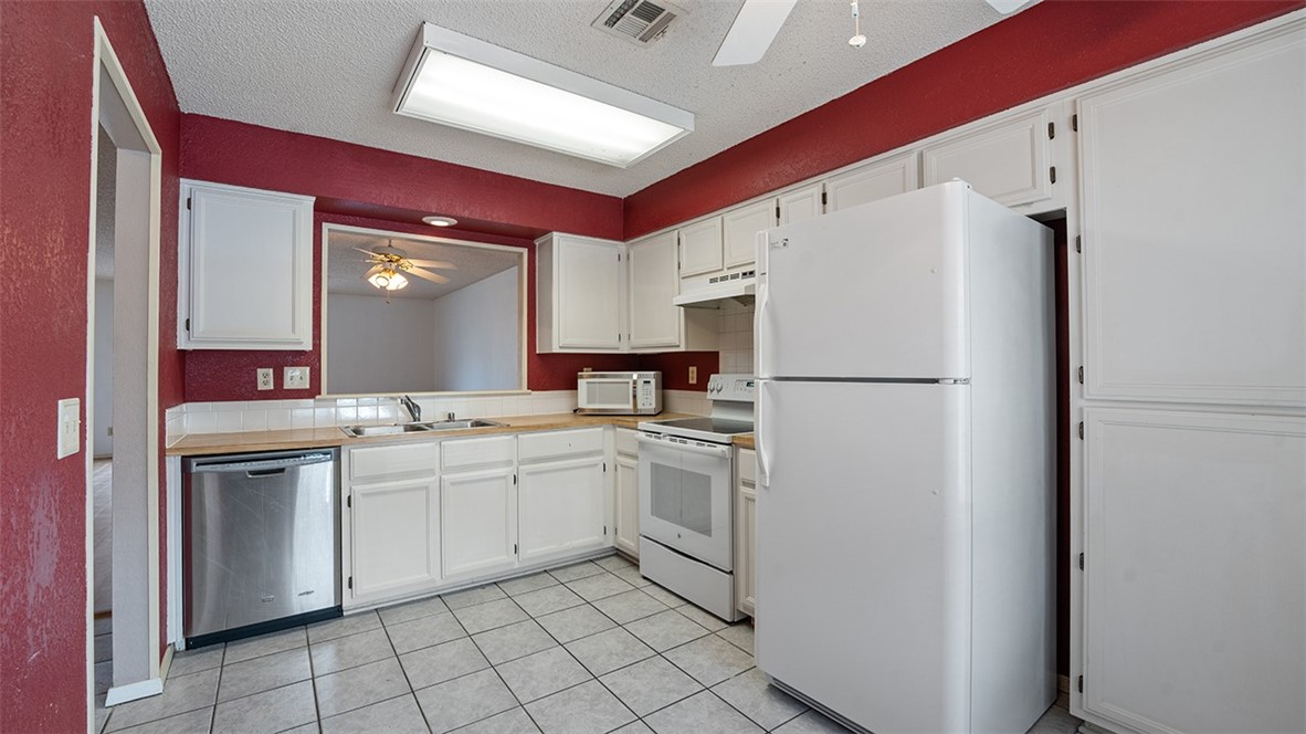 Metfield Courts Bvv - Residential Lease