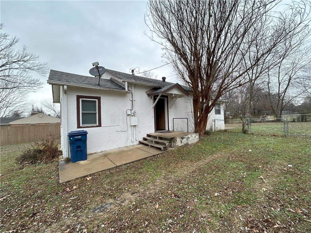 This two bedroom, 1.5 bath home has been recently upgraded inside to feature newer electrical, plumbing, floors, granite countertops and more. Located in a great Siloam Springs location.