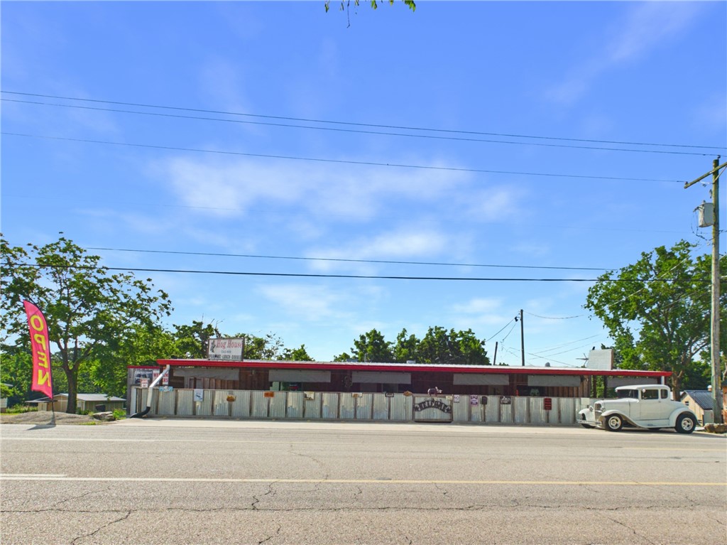 Turnkey restaurant opportunity in Omaha, Arkansas! This well-established local favorite offers a strong reputation, loyal patrons and great food. The restaurant is a popular destination that attracts motorcyclists from throughout the region, with ample motorcycle parking available. The sale includes both the real estate and the established restaurant business, providing an excellent opportunity for an owner-operator or investor. At closing, the existing inventory will convey, along with all trade signage and most kitchen fixtures. Continue the success already in place or bring your own ideas and personal touches to take this thriving business to the next level.