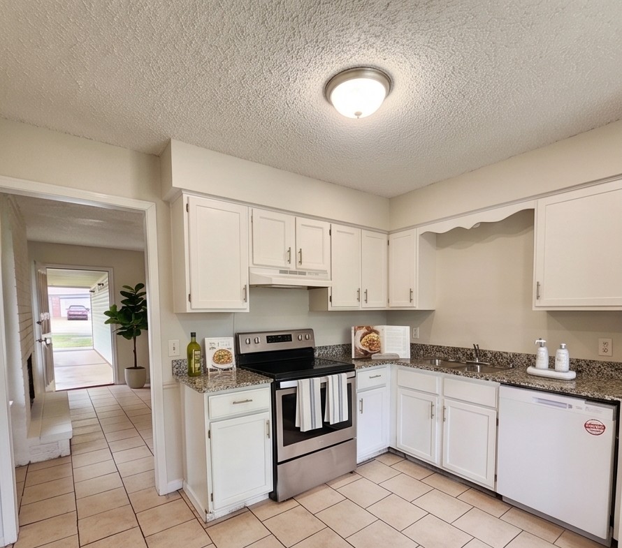 Sunset Estate 3rd Add Rogers - Residential Lease
