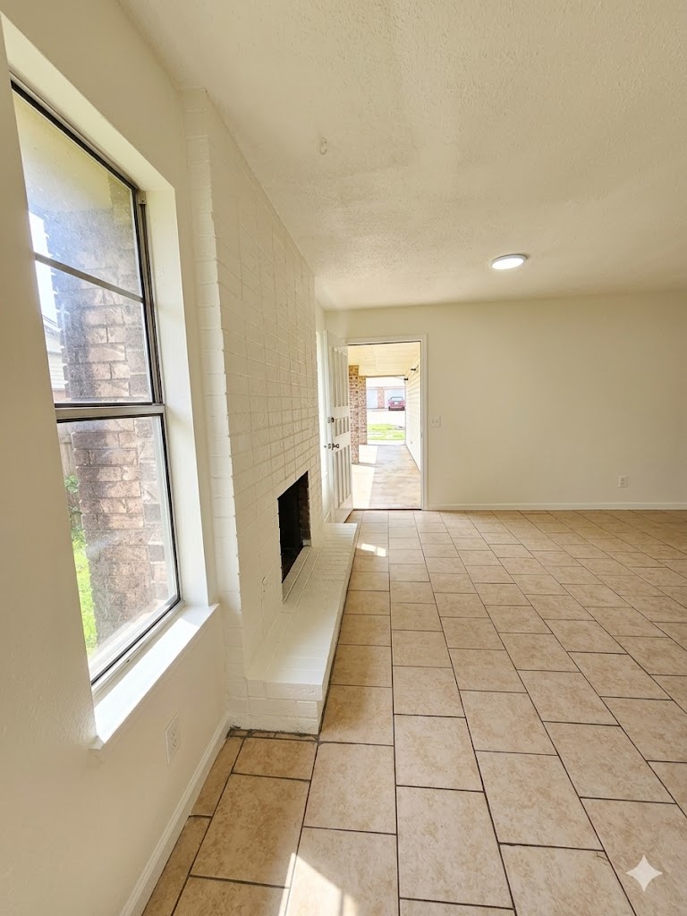 Sunset Estate 3rd Add Rogers - Residential Lease