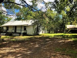 If your privacy is important to you, then you need to look at this quaint country cottage on 3 acres at the end of the lane in the Scottsville area!  Just a little ways out of town, but in a world of your own you'll find this home with a lot of potential.  Put your touches on and make your dream of owning your own home with a little land a reality at a price you can afford!