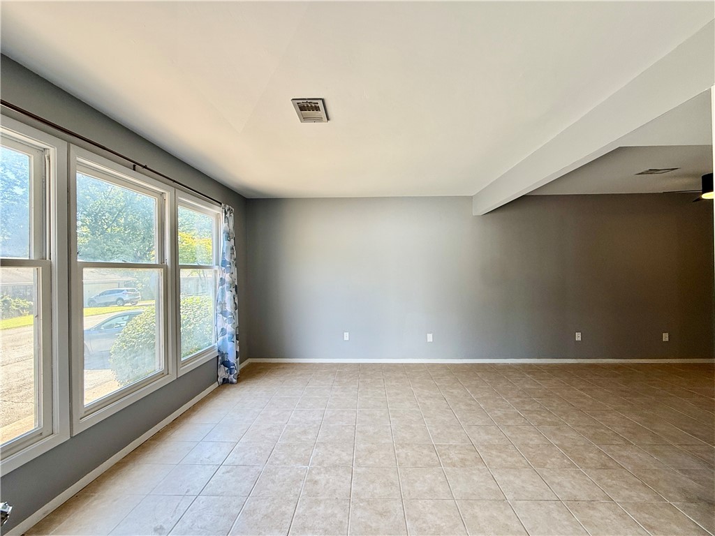Townhouse Tct 3 A/K/A Drake Court Bvv - Residential