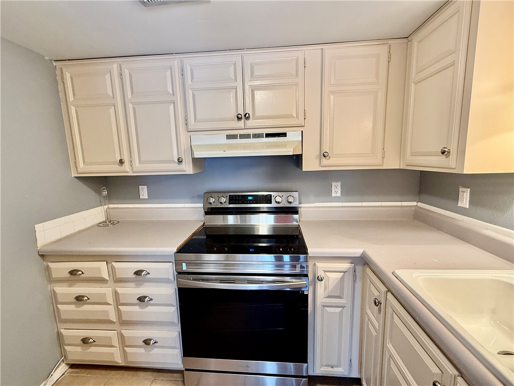 Townhouse Tct 3 A/K/A Drake Court Bvv - Residential