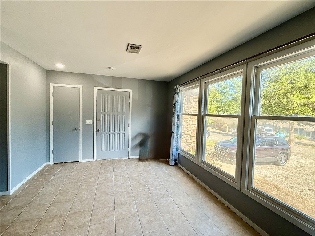 Townhouse Tct 3 A/K/A Drake Court Bvv - Residential