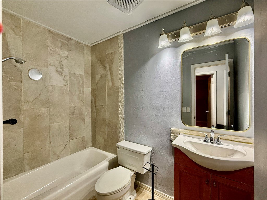 Townhouse Tct 3 A/K/A Drake Court Bvv - Residential