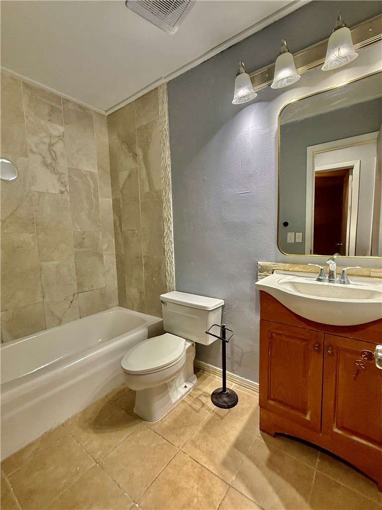 Townhouse Tct 3 A/K/A Drake Court Bvv - Residential