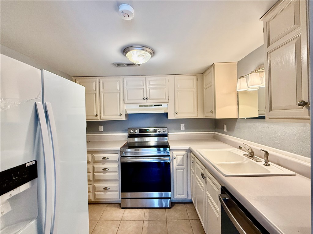 Townhouse Tct 3 A/K/A Drake Court Bvv - Residential