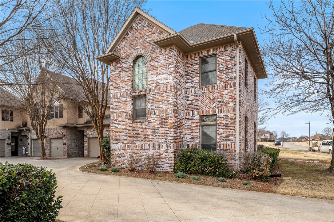 Amazing end unit condo in one of the most desirable areas in NW Arkansas. 3 bed 2.5 bath with 2 bathrooms being ensuite. Half bath is downstairs. This luxury condo offers a bonus room upstairs, has a 2-car garage. It is located near all the amenities, restaurants, top golf, trails, entertainment and the Amp. With the large windows bringing in the natural light and the crown molding making this luxury condo stand out. Seller will credit $6000.00 for buyer's closing cost & prepaids or to buy down rate he will give a $5000 decorating allowance.