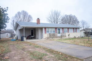 Don't miss this adorable 3 bedroom 1 1/2 bath home located minutes from Harrison.  Unwind in the cozy sun room where you can look out over the open fields behind the home.  No fear of heavy traffic on this dead end street so let the kids play.  Book a showing now!! House is located within minutes to the Buffalo National River, Marble Falls Nature Park, and Harrison.  This is a prime location for a nightly rental.
