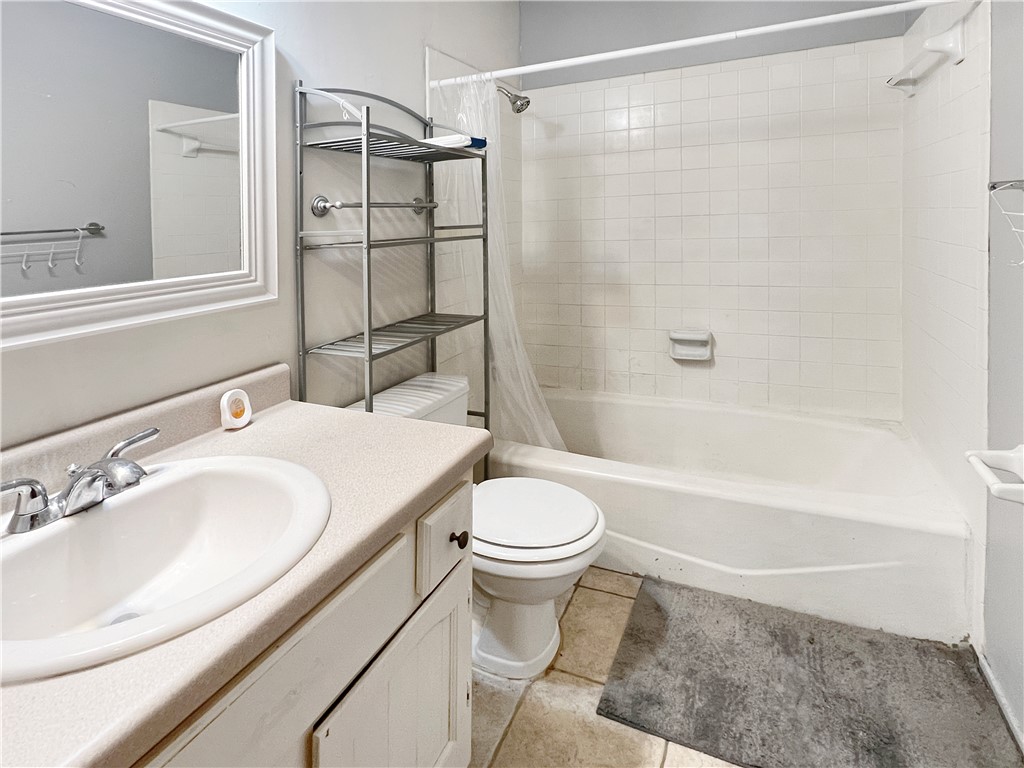 Townhouse Tct 3 A/K/A Drake Court Bvv - Residential