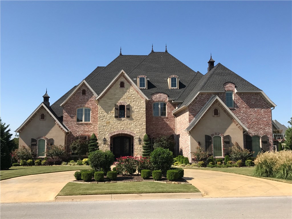 Welcome to this elegant yet warm/cozy home built by Sammy Welborn. Exquisite details throughout. Large corner lot beautifully landscaped. Pool/guest house features full kitchen and laundry hookups. Heated, salt water in-ground pool, outdoor kitchen and 2 covered porches. Second en-suite bedroom on the main floor.