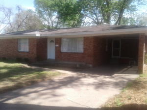 Great 3/2 with a basement. Starter or Investor a great buy for you. Available for sale but will go at Reserve Auction on May 26 at 10 AM, HOME CAN BE PURCHASED BEFORE AUCTION EVENT.  see private remarks.