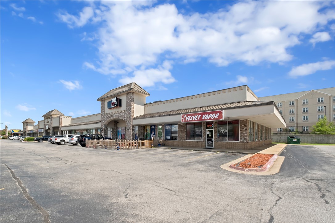 Kingston Centre Plaza - Commercial Lease