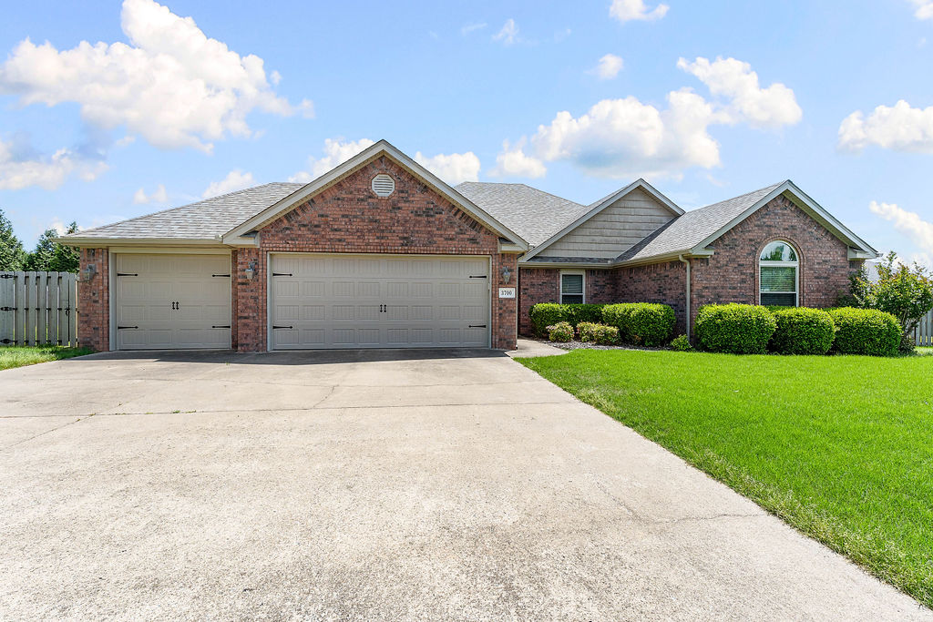 Discover your dream home in a sought-after location near highlights of NWA! This stunning one-level home on rare 0.48-acre corner lot features 4-Bedroom split floor plan, perfect for anyone. Enjoy a spacious living & kitchen area that flows seamlessly to extended covered patio complete with 220-amp service for a hot tub. Large primary suite offers direct access to patio making it an ideal retreat. With 3-car garage and sprawling fenced-in backyard, there's plenty of space for outdoor activities or pool!  Located just minutes from major attractions like Walmart Campus, premier, world-class mountain biking trails, I49, Crystal Bridges and Downtown Bentonville plus new medical campus developing nearby. Oakbrooke Subdivision provides a connection to mountain biking trails via the Oakbrooke Connector while easy access to I49 provides easy access to Pinnacle Promenade Mall, Walmart Amp, Top Golf, many restaurants and much more. Don't miss this incredible opportunity to live in a vibrant community with so much to offer!