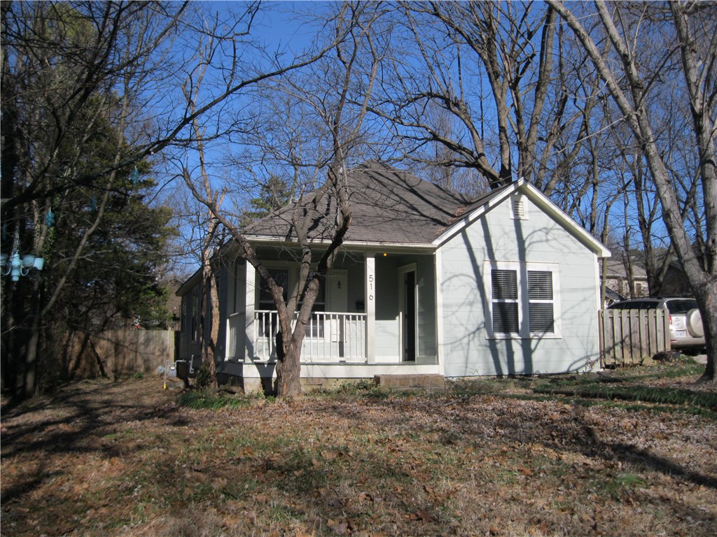 Adorable 3 bed 1 bath cottage in Historic District-truly a rare find. Freshly painted inside & out. New roof installed before closing w/$195,000 offer. Large living/family room has built-in window seat in front of picture window & built-in cabinets on each side & real wood floors. Eat-in kitchen has ceramic tile floors, ample white wood cabinets & counter space. Real wood floors in 2 of bedrooms. Large backyard has garden area & detached shed/garage combo. Home Warranty provided by Seller.
