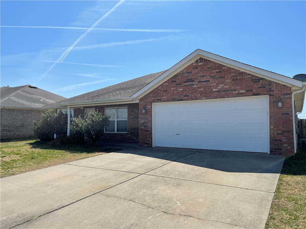 Nice home in the Carriage Square subdivision. Freshly painted interior with 3 Bedrooms, 2 baths. Huge Master Bedroom and Bath with Double sinks, Soaking Tub and separate walk-in shower. Open concept Kitchen area with island that is open to the dining and living area. Privacy fenced back yard with 2 car garage.