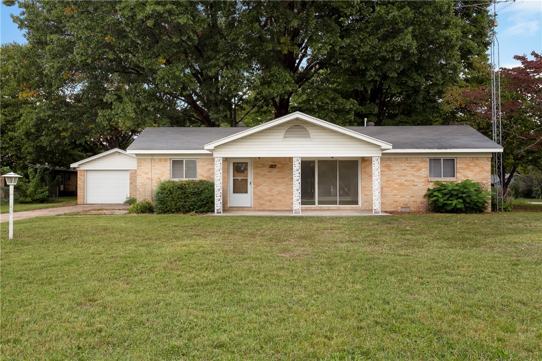 Cute corner lot 3BR/1.5BA home in Pea Ridge. Features large living room, original wood floors through out, eat-in kitchen with gas stove top, built-ins, large closets and beautiful hardwood trees in the backyard.