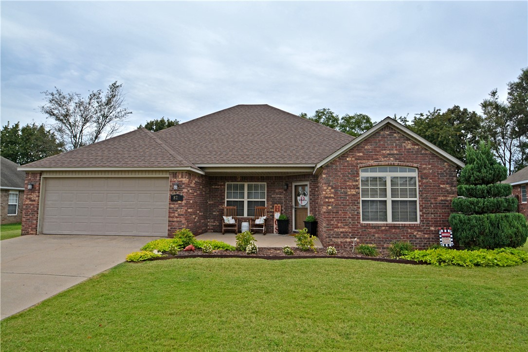 Very nice and well maintained 4 BR home in rapidly growing Pea Ridge.  Home is situated in quiet Windmill Estates that is centrally located to almost everything Pea Ridge has to offer.  Home features 4 bedrooms, 2 baths with large master bedroom and kitchen, new roof in 2020, new stove and microwave in 2023, new garage door opener in 2022.  Professional landscaping in front, freshly painted decks in back to lounge by the in ground saltwater pool.  New pool liner and pump in 2019.  Large storage building for pool and lawn equipment and much more.  This home has so much to offer! Don't miss out on this one!!