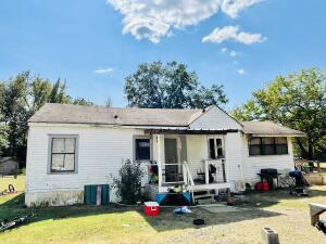 Investment opportunity. 2bd/1 bath home within minutes from the Gum Log Dollar General.