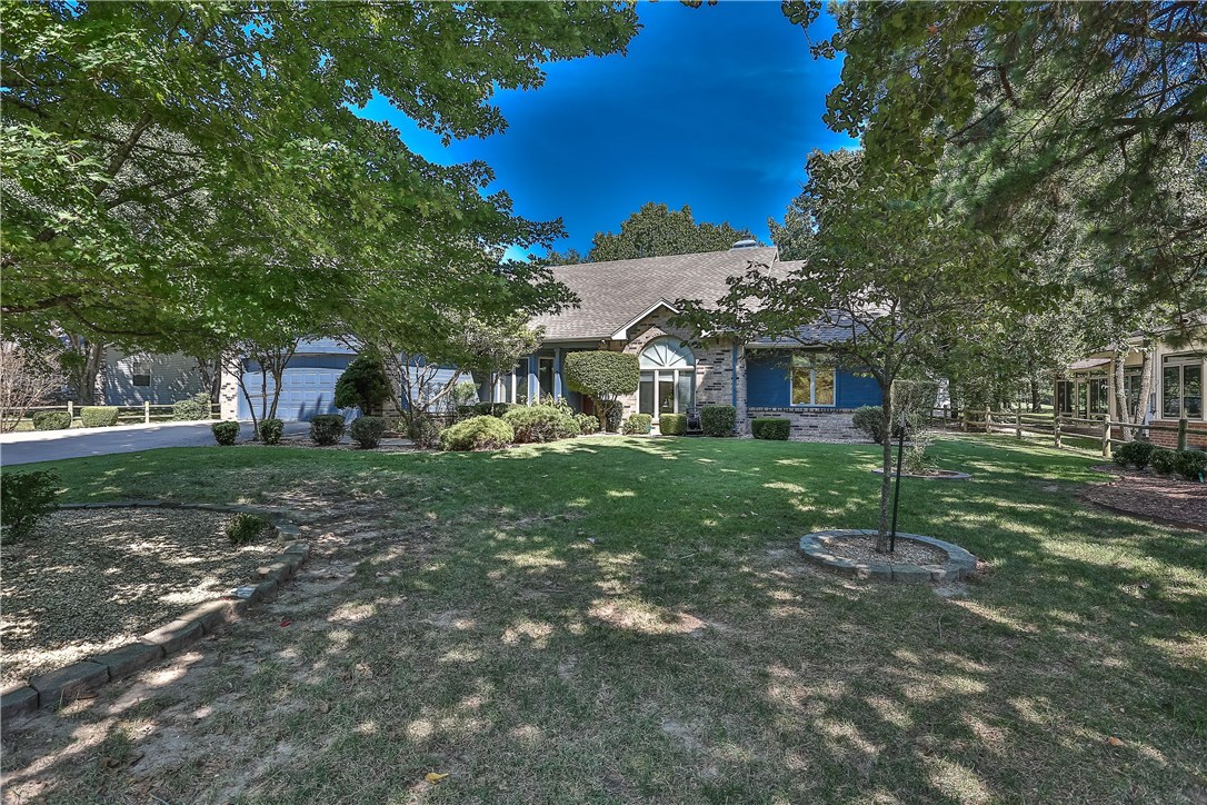 Don’t miss the opportunity to live on the golf course and put your interior decorating skills to work! This golf front home is priced for you to do just that! Roof is 6 years old, new carpet in bedrooms and new interior paint. Split, open floor plan makes for easy living. Lovely view of the 11th Tee Box/fairway of Highlands Golf Course. No worries about living in the Highlands…the new by-pass will be open next year and you will zip into the Bentonville/Rogers area! Sprinkler system, HVAC: 8-10 yrs, Roof: 5-6 yrs.