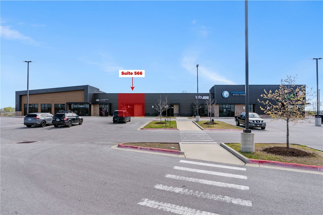 6650 SF of retail space available right off Centerton Blvd that sees approx. 29,000 VPD! 1,000 SF of the space was previously used as a barber shop, however, all suites combined could make a great space for a retail location. Located in Lake View Plaza, a multi-tenant building that was recently built in 2020 and has a diverse group of tenants. The City of Centerton is quickly growing, making this an excellent location to grow and expand your business! NNN lease with landlord paying Water and tenant paying Electric and Gas.