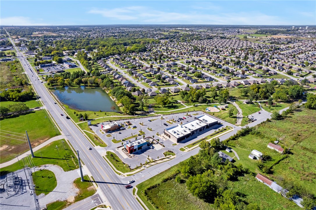 33-20-31-CENTERTON - Commercial Lease