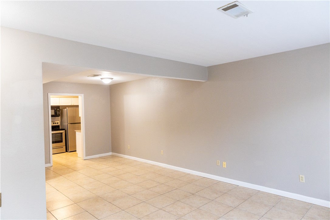 Townhouse Tct 3 A/K/A Drake Court Bvv - Residential