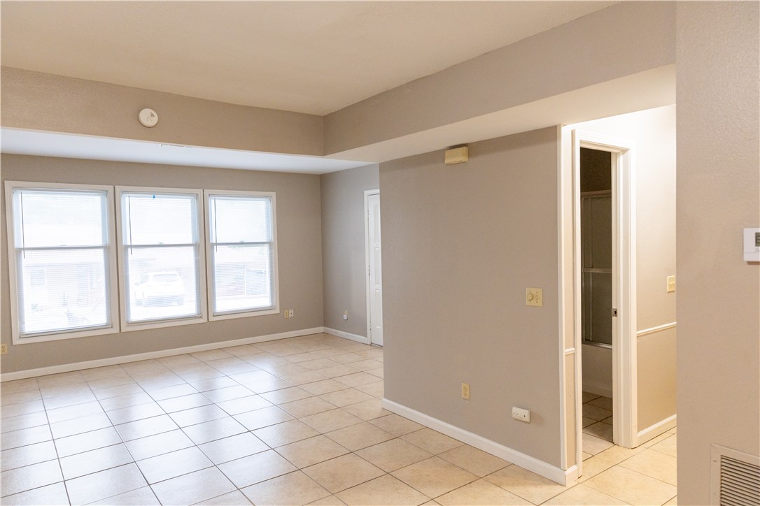 Townhouse Tct 3 A/K/A Drake Court Bvv - Residential