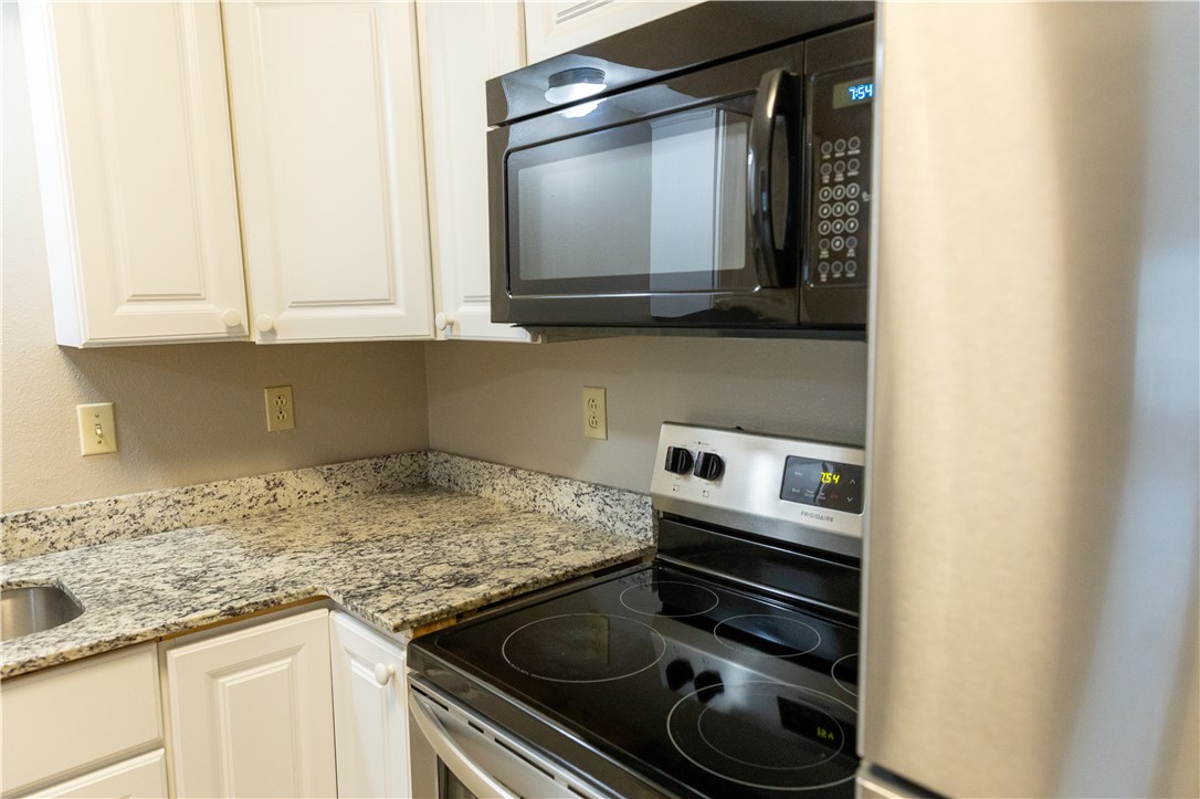 Townhouse Tct 3 A/K/A Drake Court Bvv - Residential