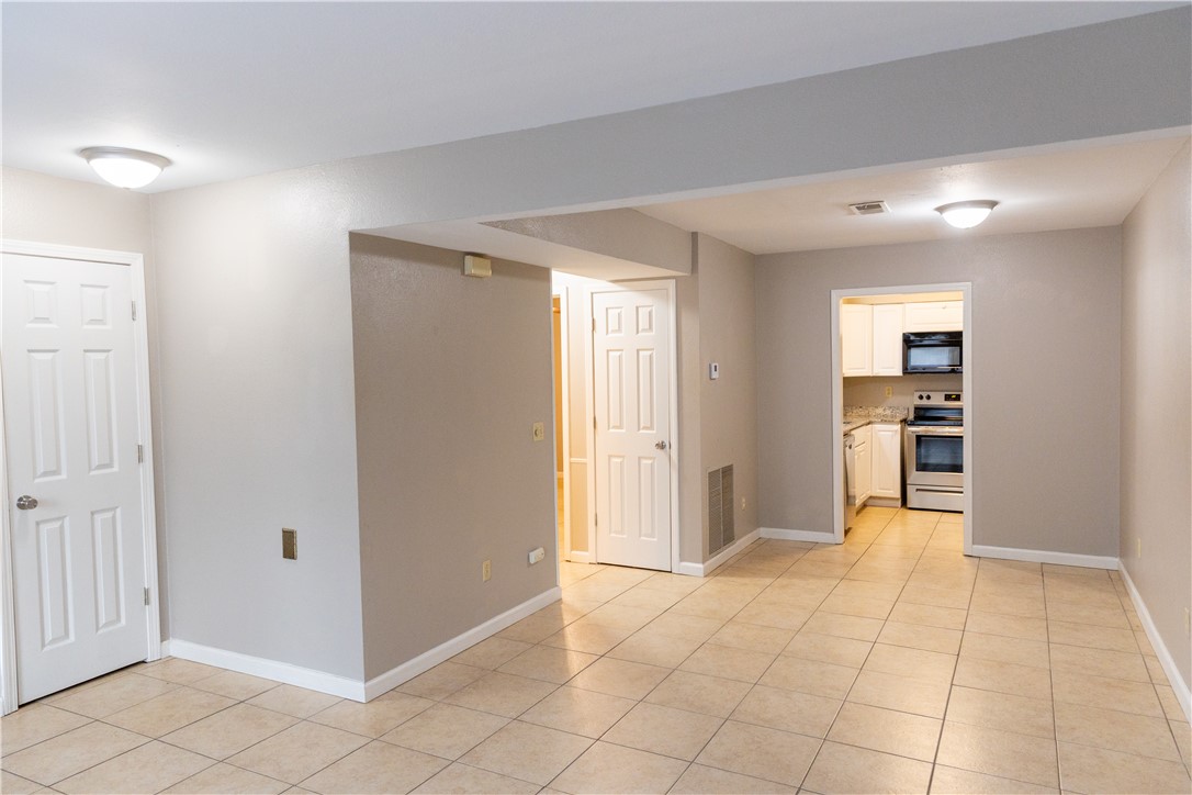 Townhouse Tct 3 A/K/A Drake Court Bvv - Residential