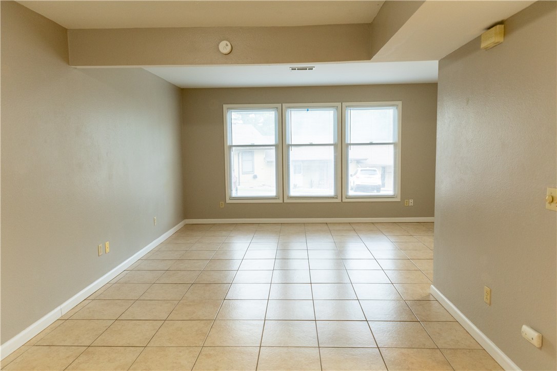 Townhouse Tct 3 A/K/A Drake Court Bvv - Residential