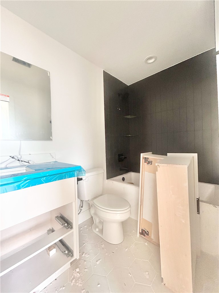 9TH & A HORIZONTAL PROPERTY REGIME-BENTO - Residential