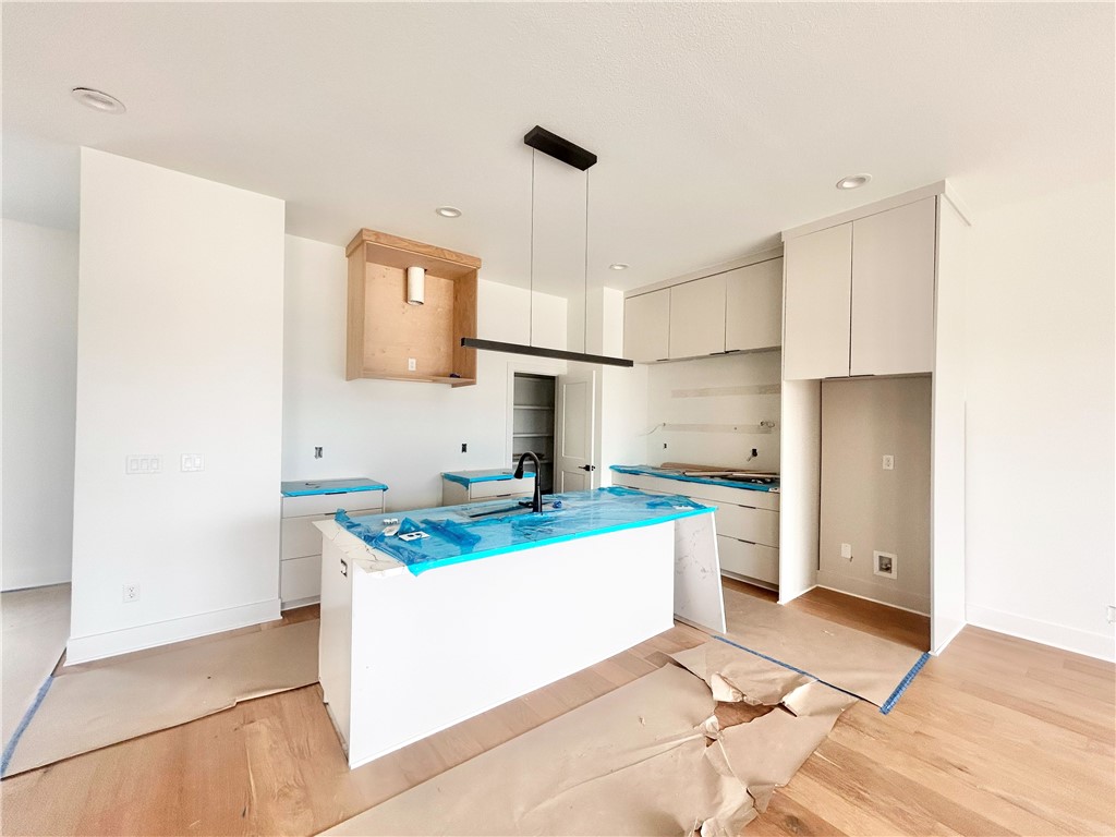 9TH & A HORIZONTAL PROPERTY REGIME-BENTO - Residential