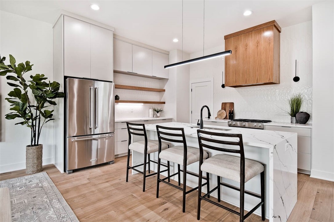 9TH & A HORIZONTAL PROPERTY REGIME-BENTO - Residential