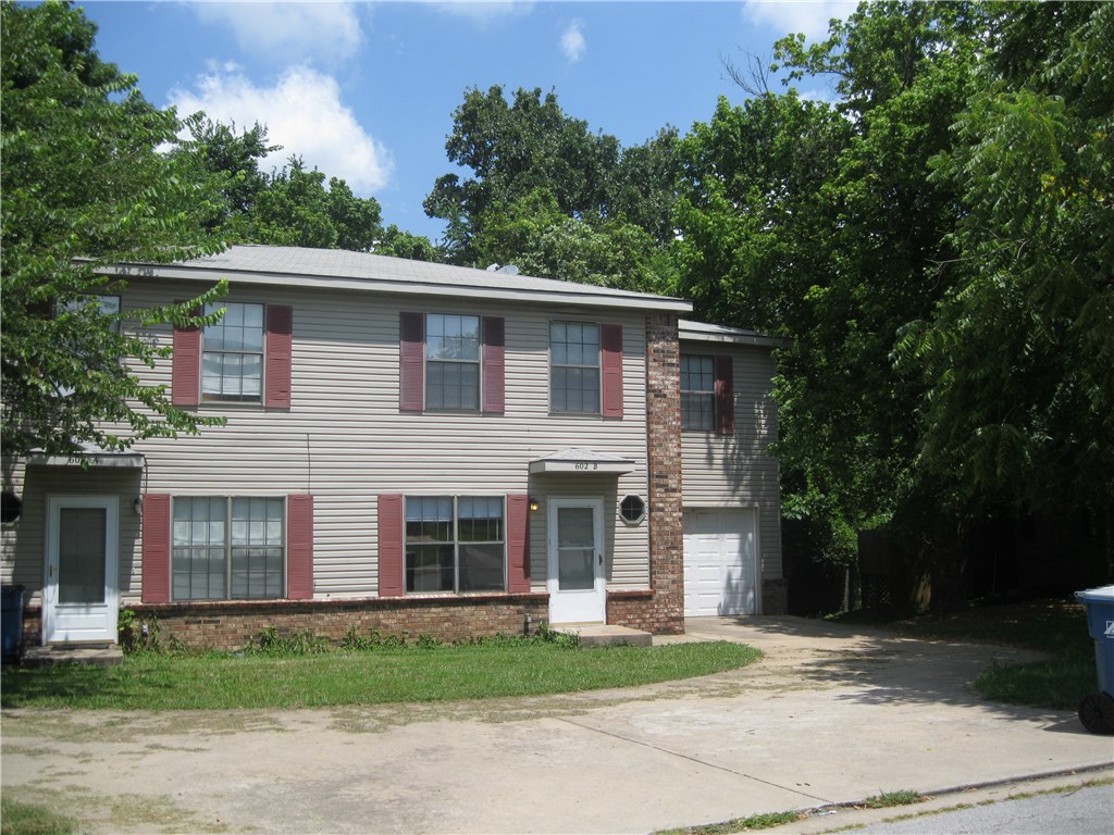 Beautiful remodeled condo in the Applegate Subdivision. Features include 3 bedrooms, 2 full baths upstairs, half bath downstairs. Laminate flooring, eat in kitchen, pantry. Refrigerator and Washer, Dryer provided. One care garage.