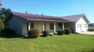Nice open floor plan on pavement; open floor plan with split bedrooms; all bedrooms have large closets; eat in kitchen with separate dining room; pretty country setting.