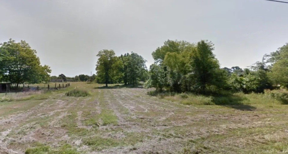 Build your new home or place a manufactured home on this .17 (+/-) acre lot in Dermott, Arkansas of Chicot County. It is just West the Mississippi River and Mississippi Border. You will be by local amenities and enjoy small town life. Property conveys a Limited Warranty Deed only. Call or text for more information.