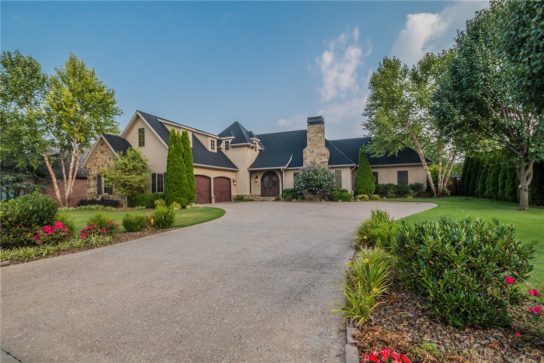 Beautiful French country home in Pinnacle Country Club. Newer build with quality construction of stucco and flagstone. Large greatroom with vaulted wood beamed ceiling. Chef's kitchen with custom wood cabinetry, ss appliances, and granite counters. Newly screened post and beam veranda with fireplace, wood plank ceiling, and travertine flooring. Split bedroom plan with Master and guest on main level. Two more guest rooms upstairs. Fully landscaped yard, safe room, golf cart garage, whole house water filtration system, whole house sound system. Existing hot tub pad in back yard.