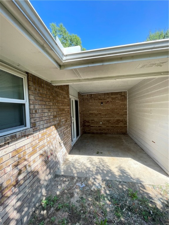 Updated 3 bedroom, 2 bath duplex. 1 car garage. Wood floors, breakfast nook, spacious clean home ready for you to come and see.