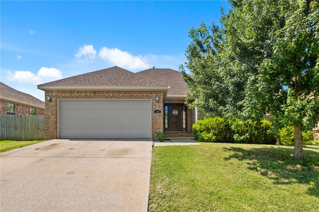 Looking for an amazing place to call home? Look no further, this home has been loved and is ready for its next family! 3/2 with a storage building, extra space in the garage for office, storage, gaming, you name it, granite countertops, whirlpool tub, combo and stand up/walk in shower. Located close to schools, aquatic center, downtown, welcome to your new home in the town of Siloam close to OK/NWA! Call today!