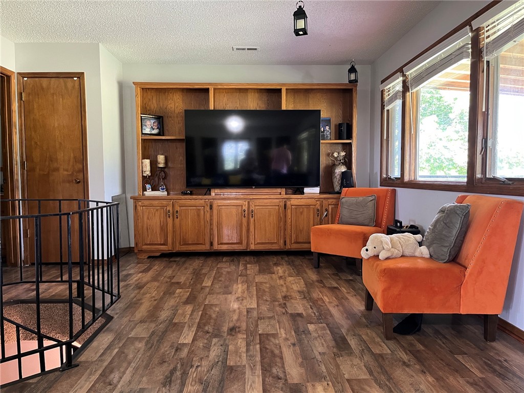 10-19-33 RURAL - Residential